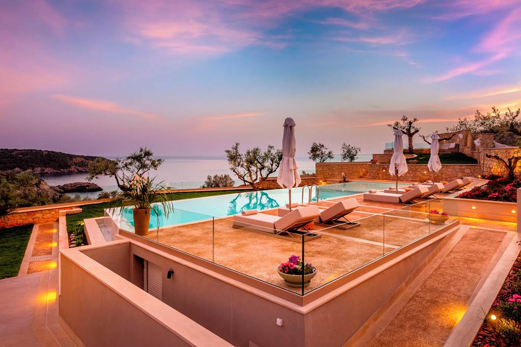 KLX_88183_Foneas_Bay_Villa_1024_07.jpg