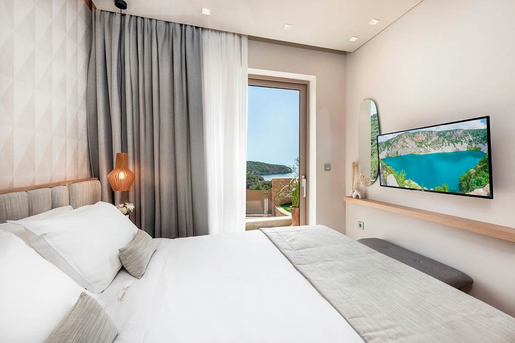 KLX_88183_Foneas_Bay_Villa_1024_06.jpg