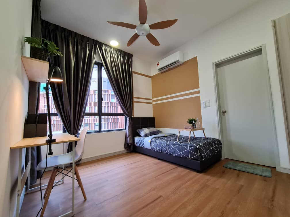 MASTER ROOM