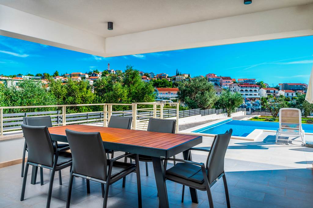 SPU_88730_Villa_Port_Side_0125_13.jpg