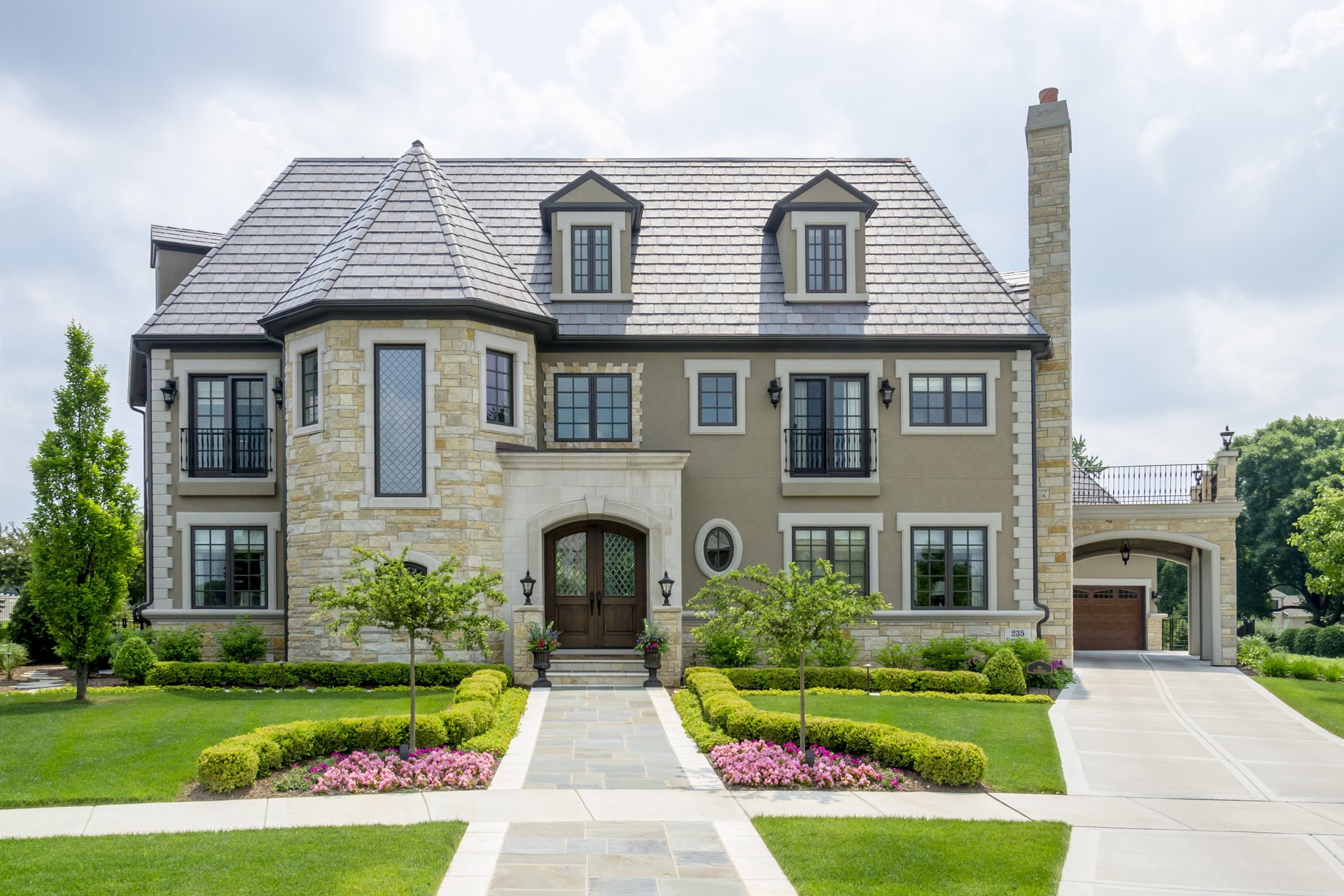 Our development team created a beautiful new responsive website to showcase their stunning work in an engaging way. The new website allows users to get a feel for the luxe nature of their work.