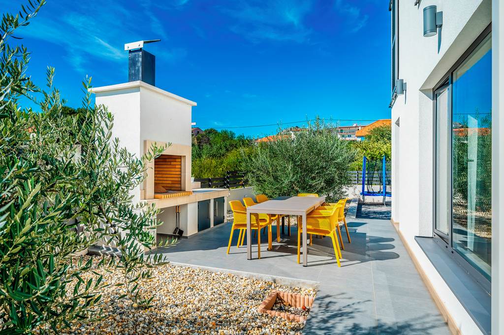 SPU_88730_Villa_Port_Side_0125_14.jpg