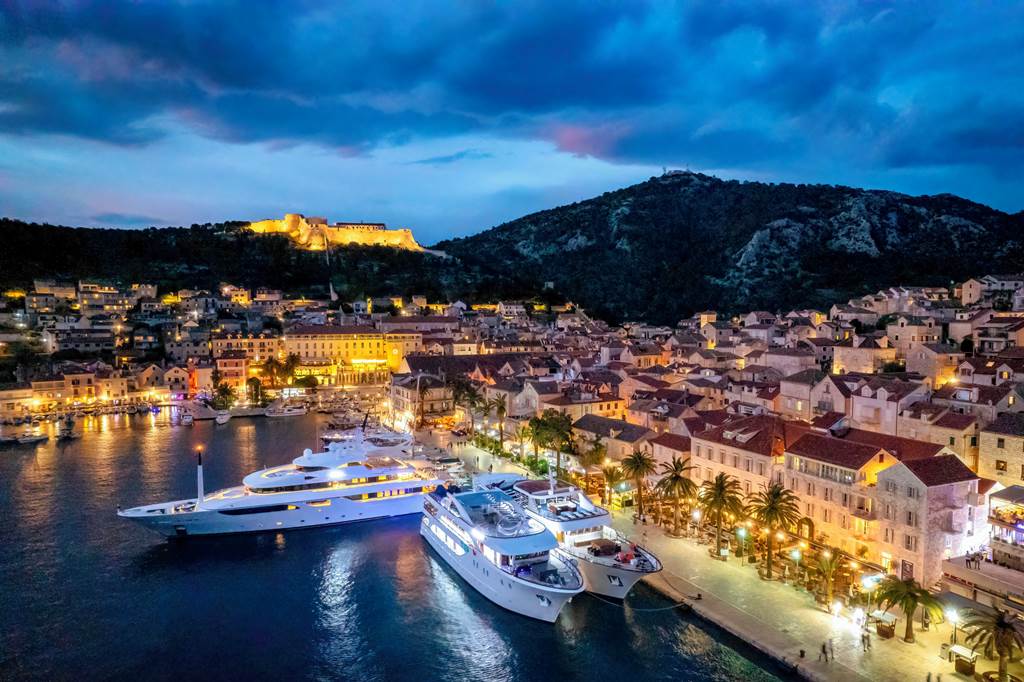 SPU_70984_Riva_Marina_Hvar_Hotel_0225_05.jpg