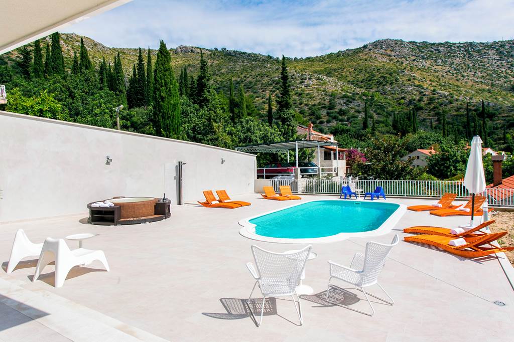 DBV_83494_Villa_Art_0122_07.jpg