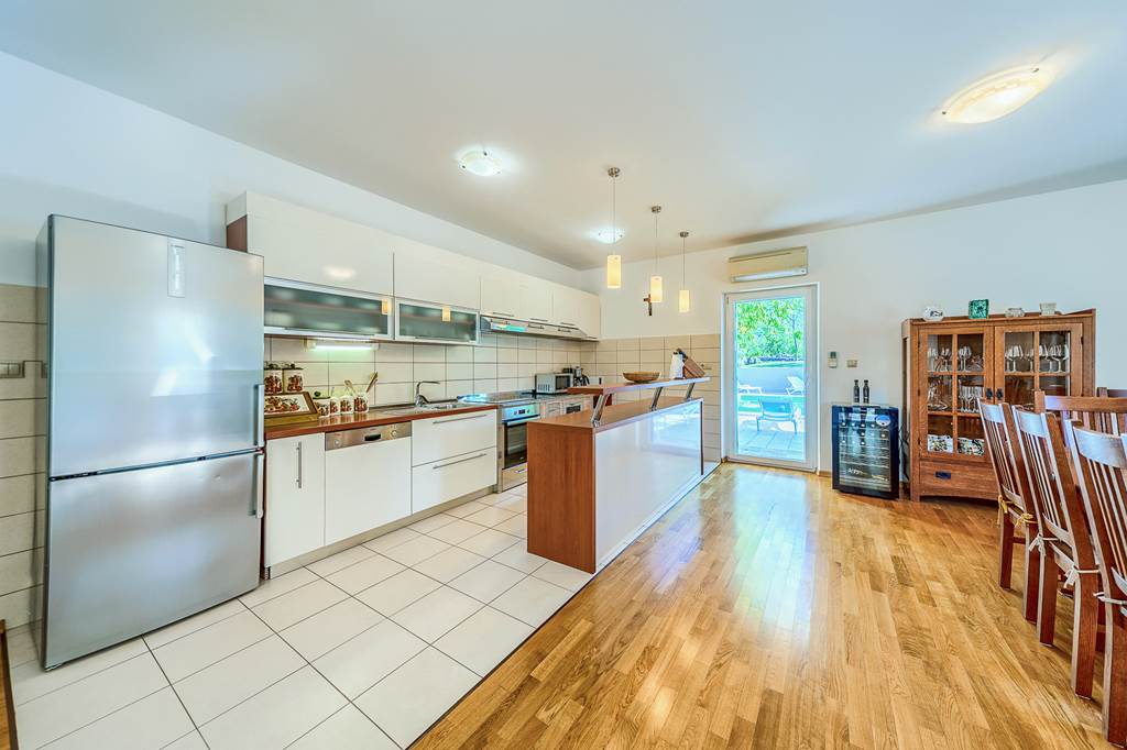 SPU_87931_Villa_Stone_Haven_0824_11.jpg