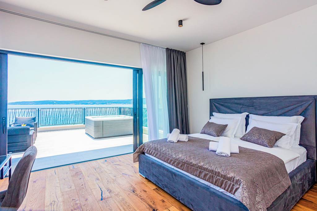 SPU_89129_Villa_Split_Shoreline_0225_15.jpg