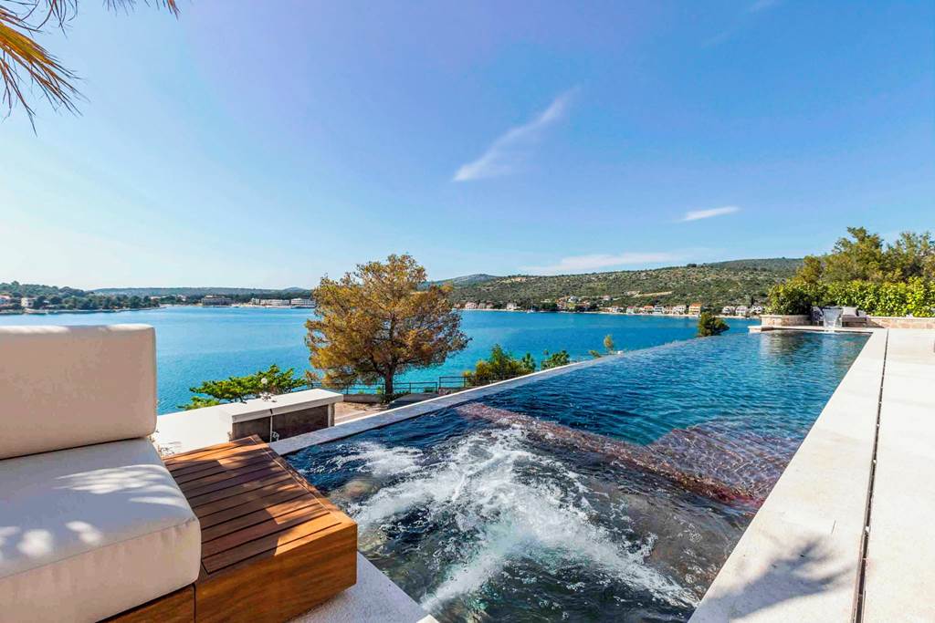 SPU_89088_Villa_Coastal_Bay_I_0225_01.jpg