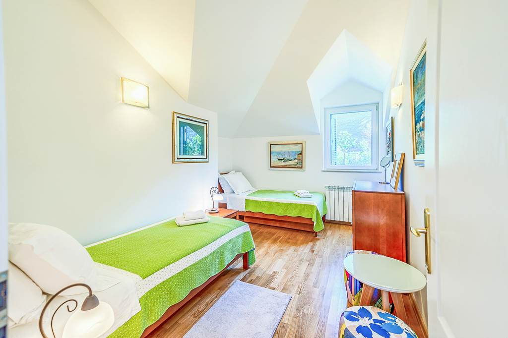 SPU_87931_Villa_Stone_Haven_0824_02.jpg