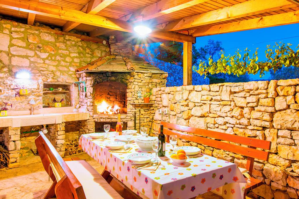 SPU_84749_Villa_Vicina_Split_1222_01.jpg