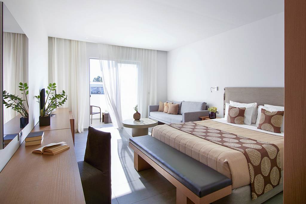 RHO_83378_Ixian_Grand_&_All_Suites_0823_01.jpg