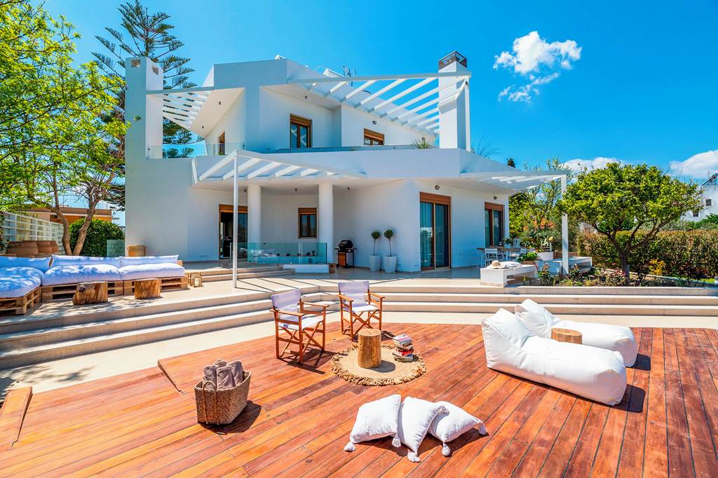 RHO_84209_Love_White_Villa_0922_07.jpg