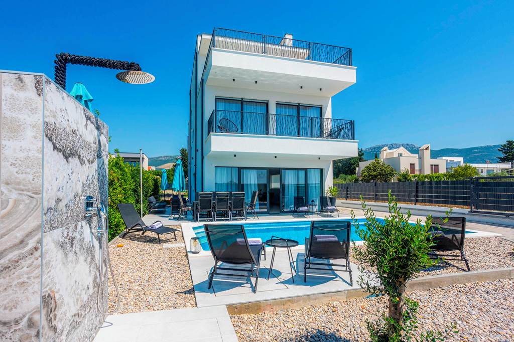SPU_89129_Villa_Split_Shoreline_0225_04.jpg