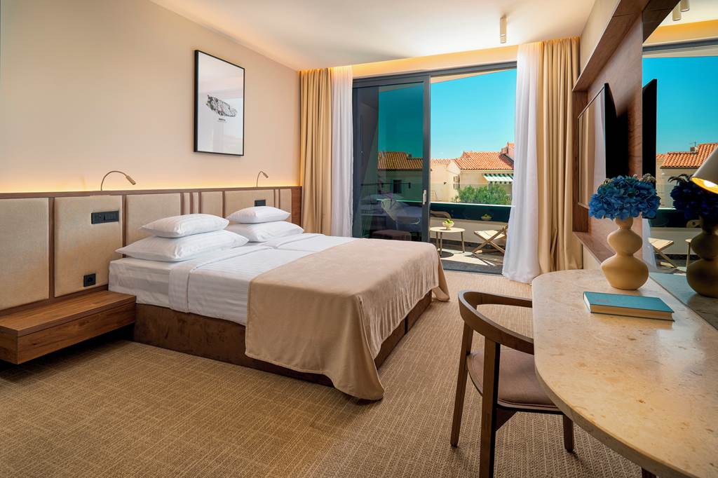 SPU_87177_Grand_Hotel_View_1224_03.jpg