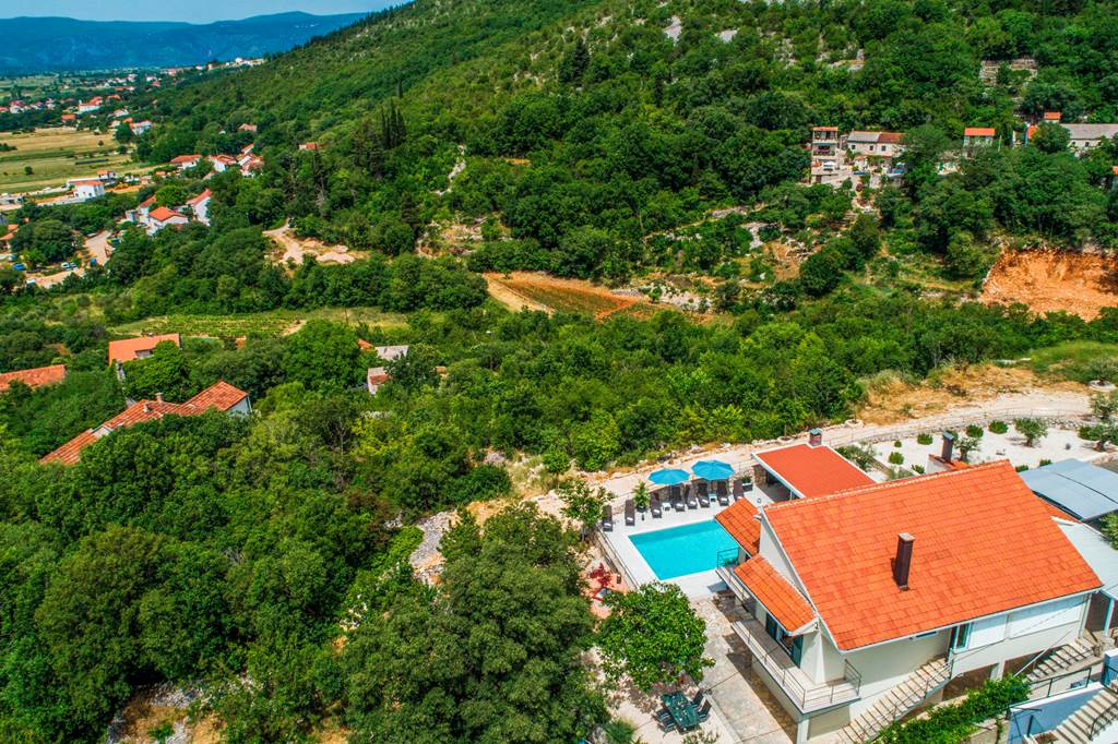 SPU_86945_Villa_Majestic_Escape_1223_08.jpg