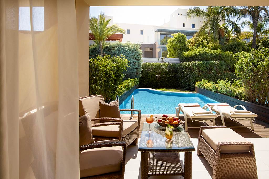 RHO_83378_Ixian_Grand_&_All_Suites_0422_04.jpg