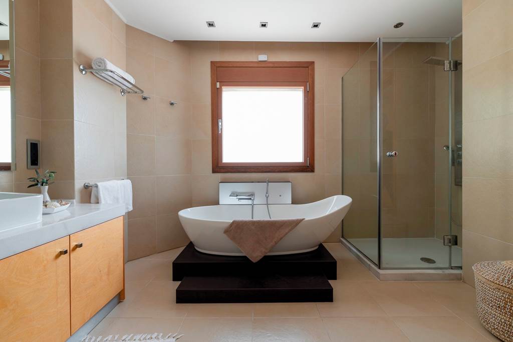 RHO_84209_Love_White_Villa_0922_05.jpg