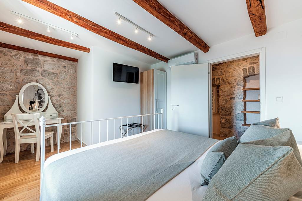 DBV_88984_Villa_Stone_Chic_0125_06.jpg