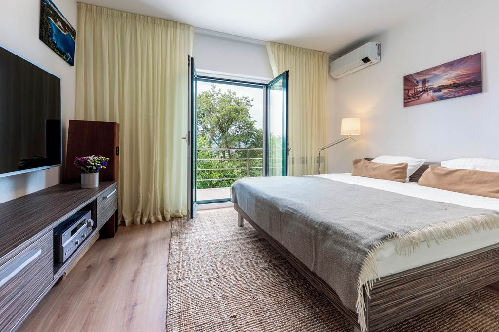 SPU_86945_Villa_Majestic_Escape_1223_13.jpg