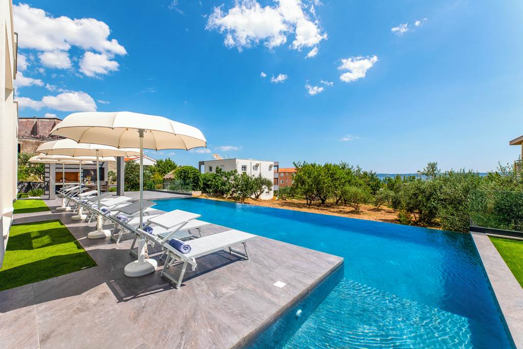 SPU_88733_Villa_White_Scallop_0125_14.jpg