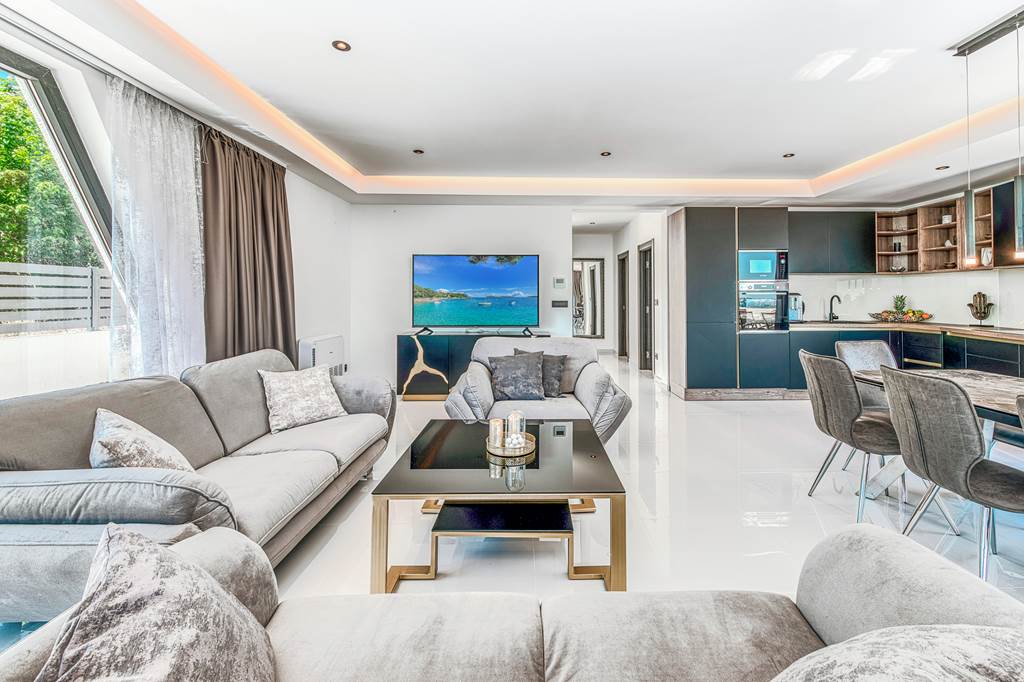 DBV_87940_Villa_Coastal_Bliss_0824_02.jpg