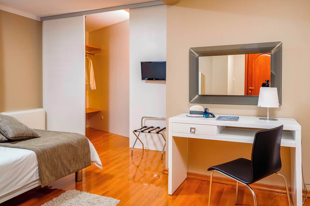 SPU_73625_The_Residence_1119_03.jpg