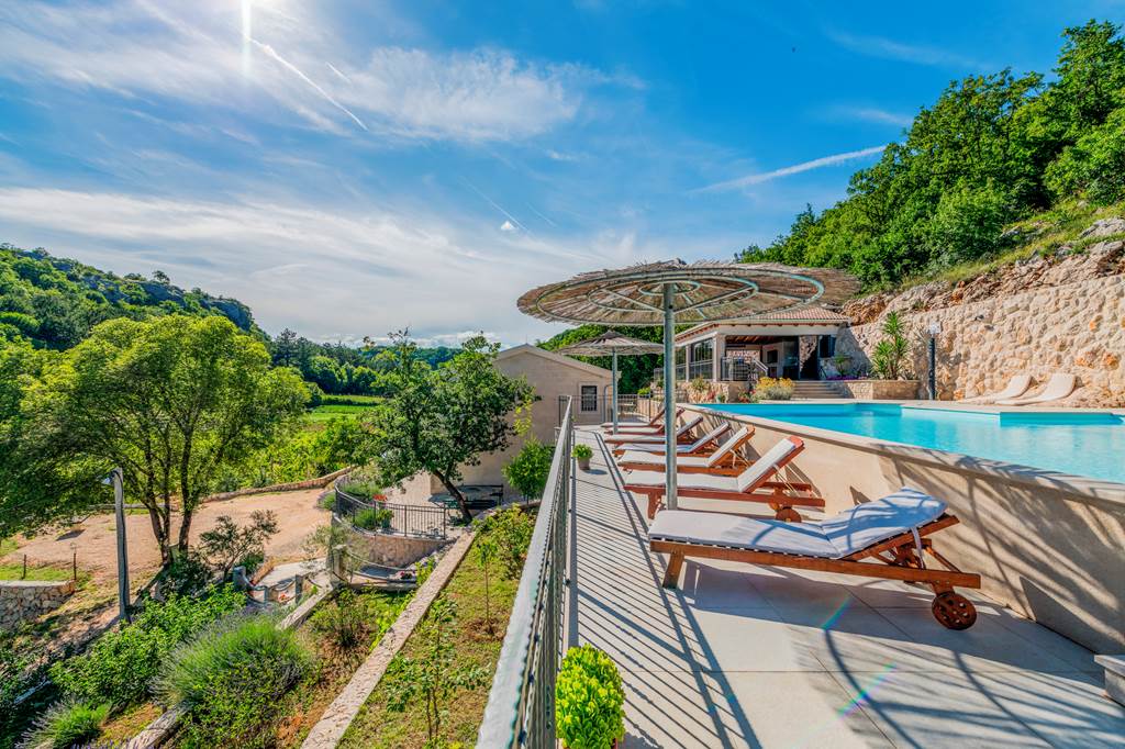 SPU_87800_Villa_Serene_Memories_0724_12.jpg