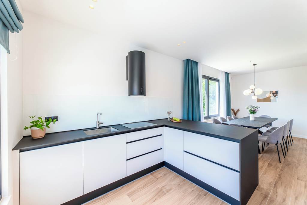SPU_88733_Villa_White_Scallop_0125_03.jpg