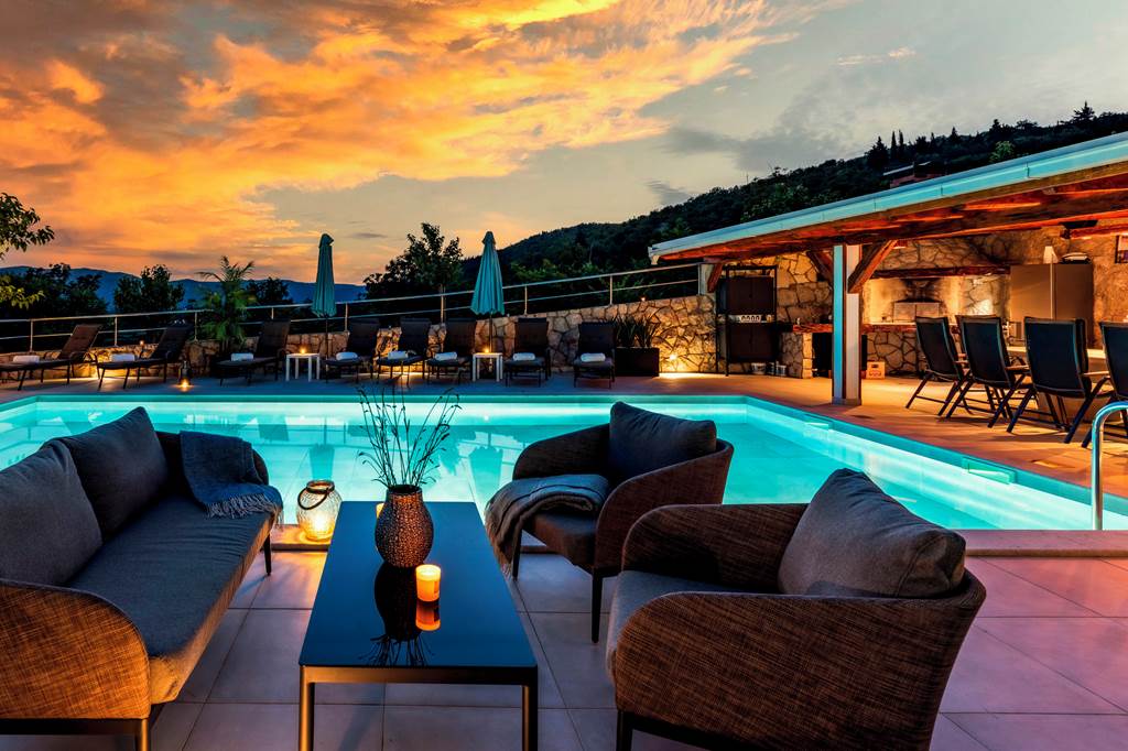 SPU_86945_Villa_Majestic_Escape_1223_02.jpg