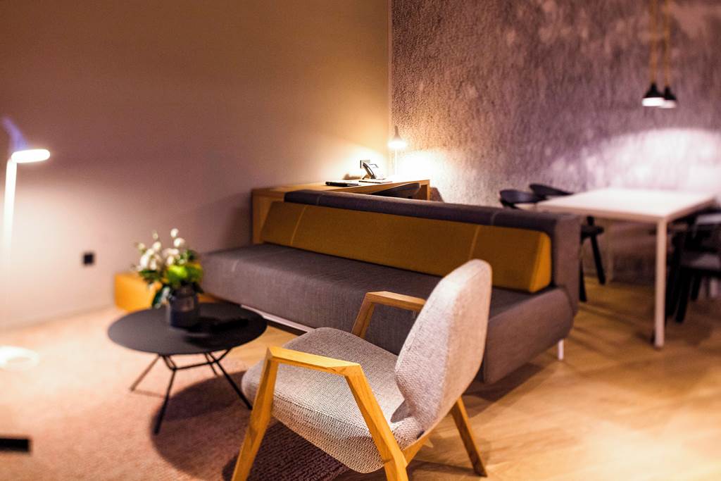 DBV_74825_One_Suite_Hotel_0419_02.jpg