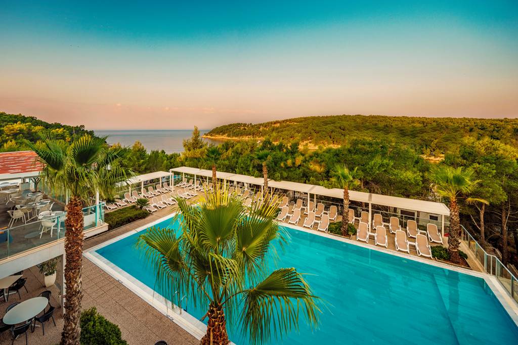 SPU_74719_Gava_Waterman_Milna_Resort_1223_02.jpg