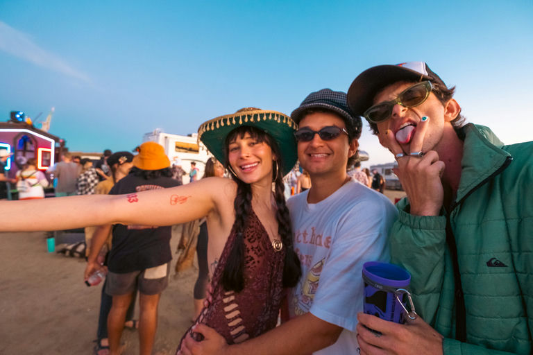 Crowd Beach @moonbeam.films(1).jpg