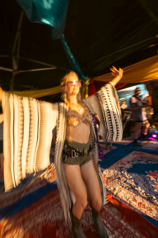 Crowd Beach @moonbeam.films(10).jpg