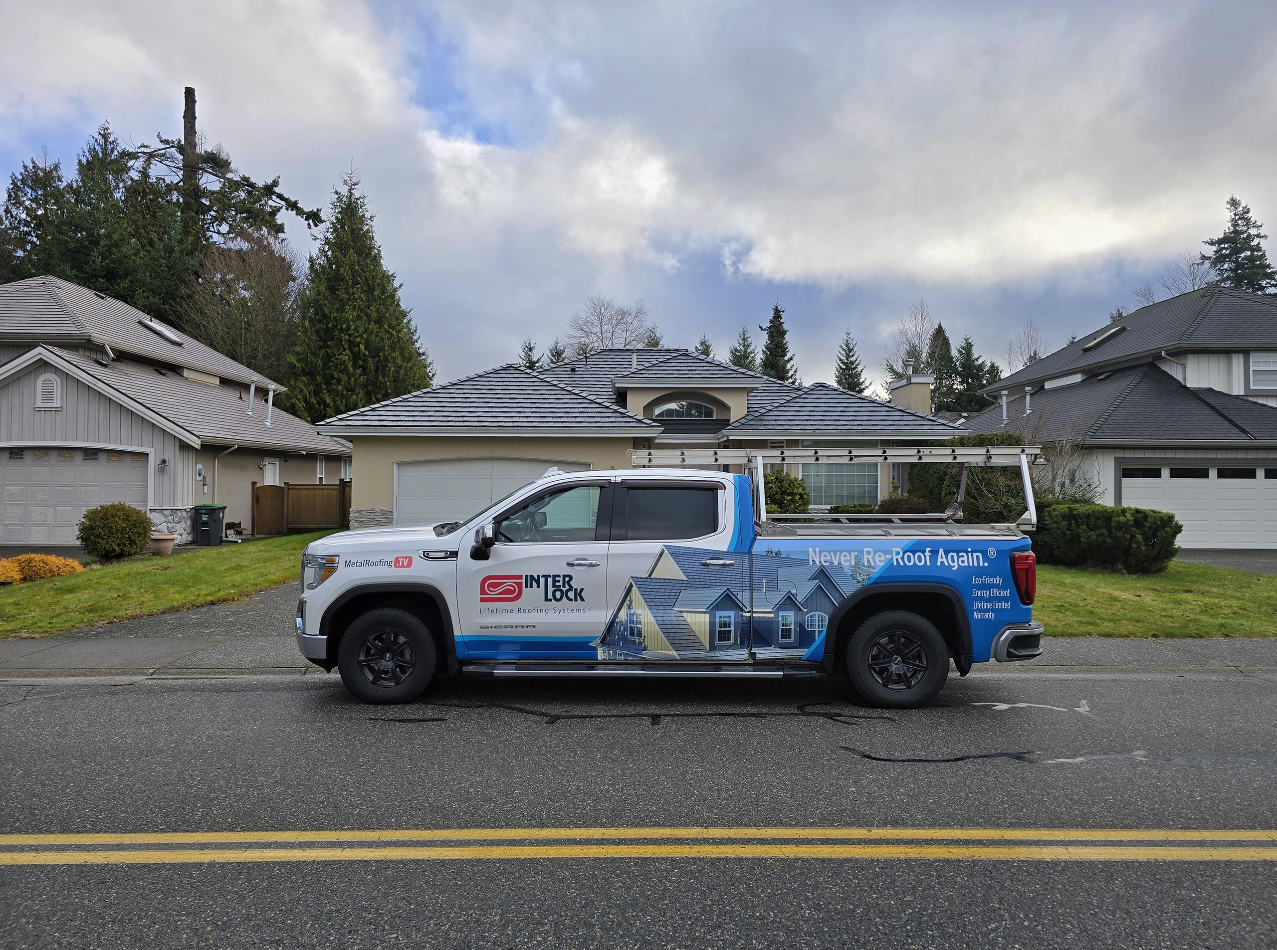 Interlock® Aluminum Shake Metal Roofing in Deep Charcoal – Surrey, BC