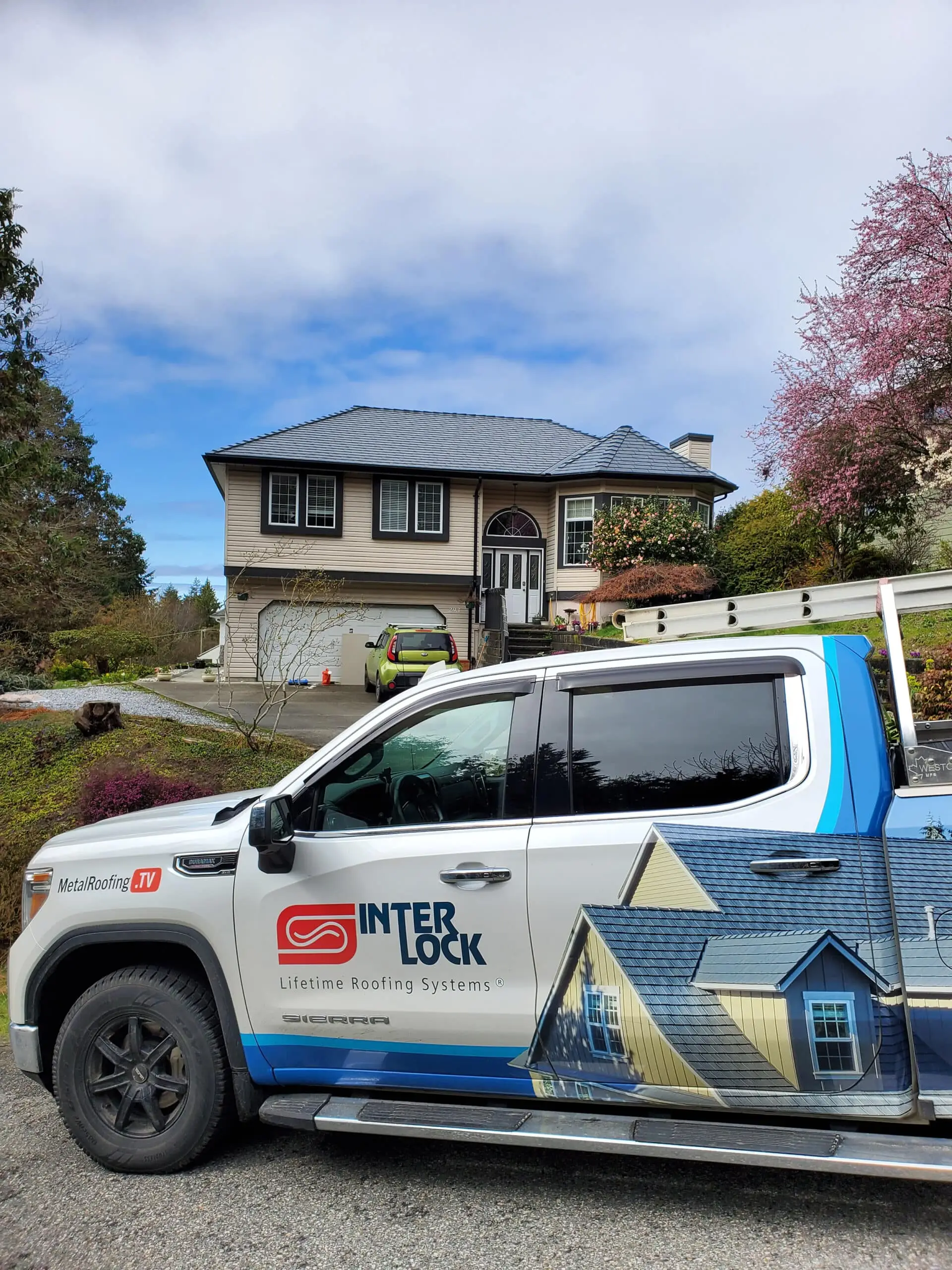 Interlock® Aluminum Slate Metal Roofing in Deep Charcoal – Gibsons, BC