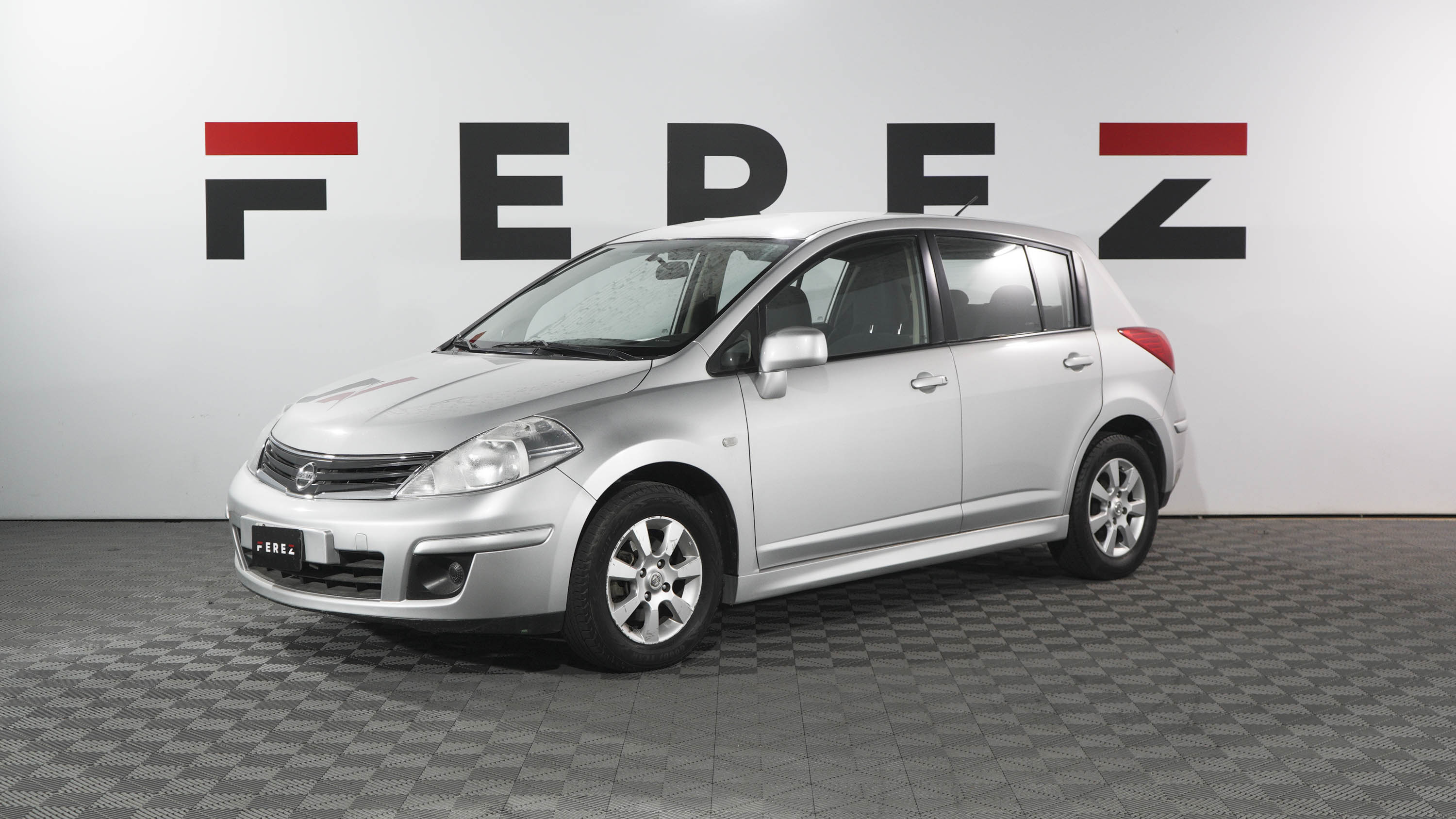 nissan TIIDA 1.8 VISIA MT