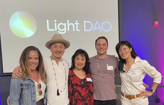 Light DAO 