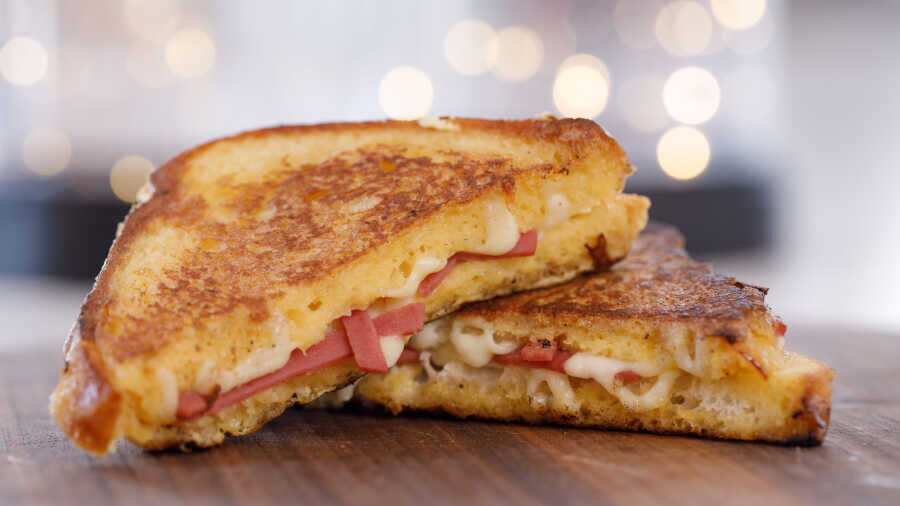Sucuklu Tost