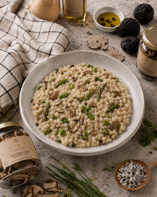 Risotto crémeux à la truffe d’été, cèpes et asperges vertes