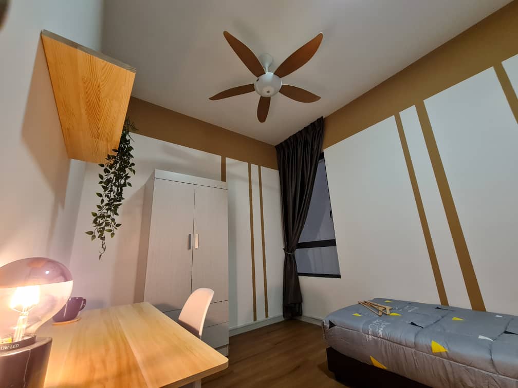 MEDIUM ROOM