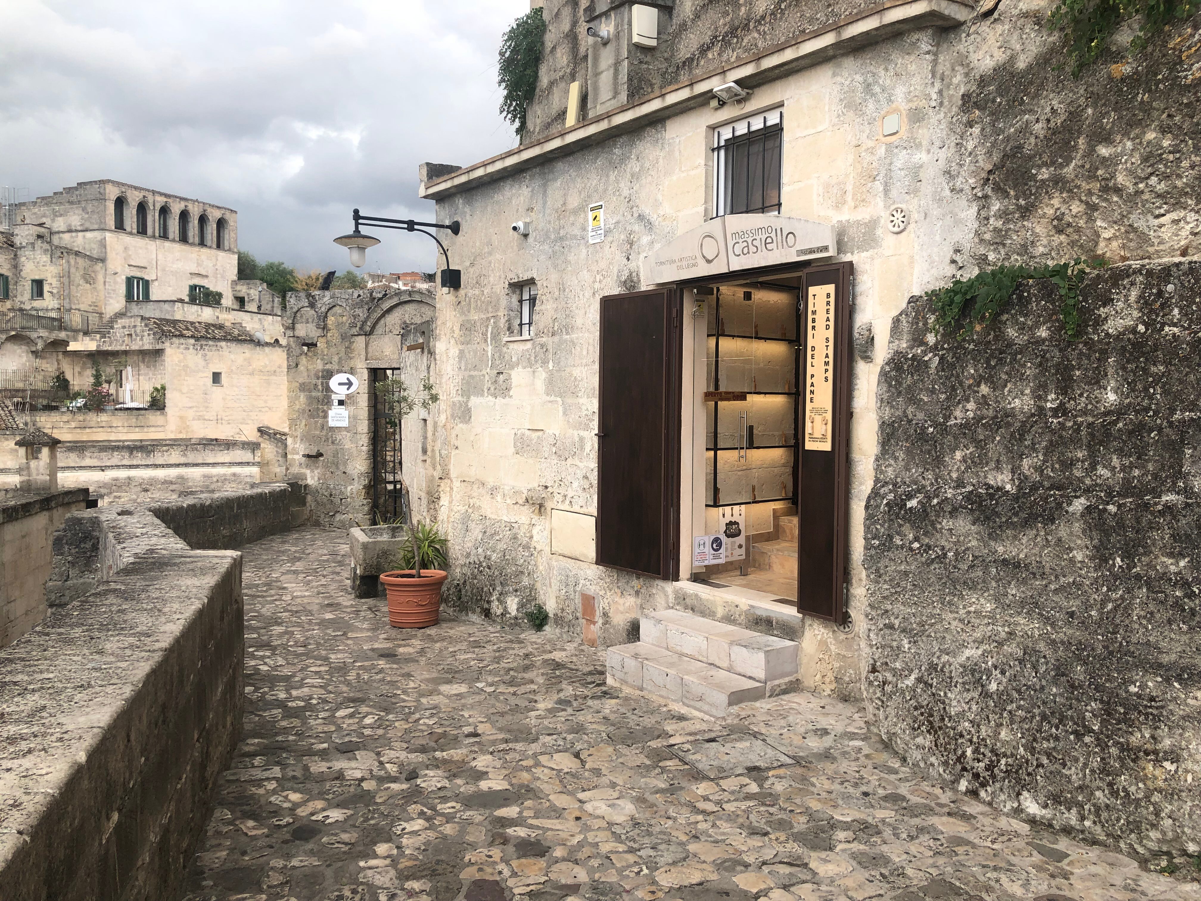 Passa a scoprire l'Atelier Massimo Casiello